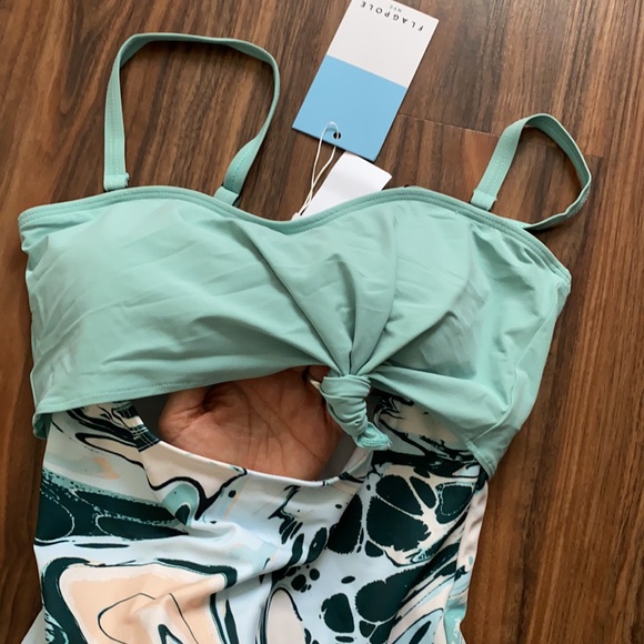 Flagpole Nora One Piece - Picture 5 of 13